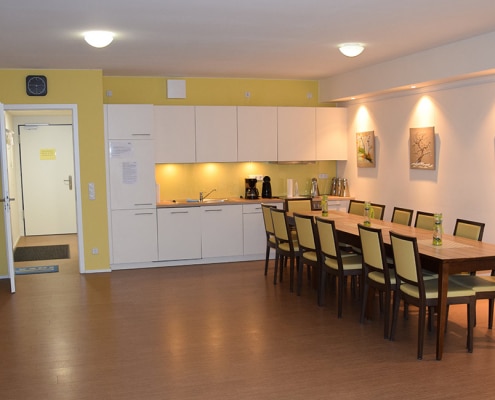 Küchenzeile mit Speisetafel im Treff Buckow