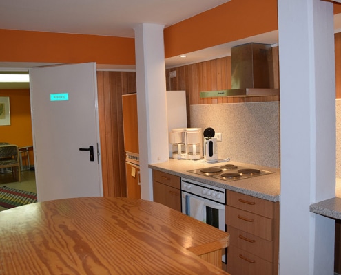 Blick von der Küche in den Veranstaltungsraum im Treff Groß-Ziethener Chaussee