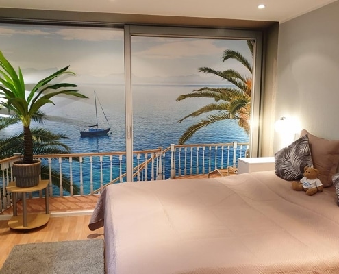 Schlafzimmer Gästewohnung Nahariystr. 36 mit Doppelbett und Fototapete