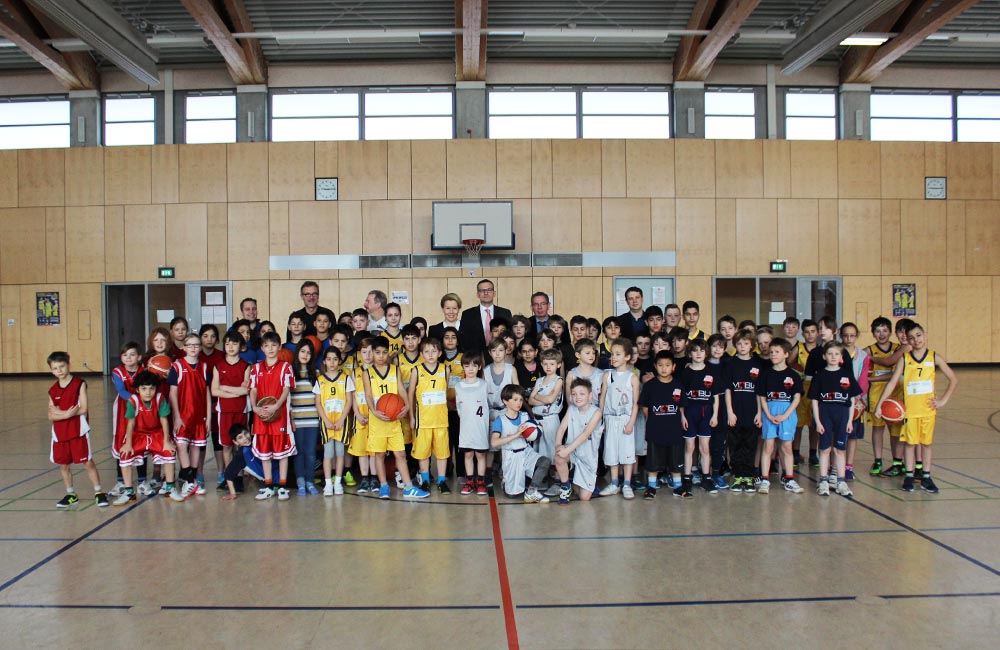 Bild der Kindergruppe, die bie ALBA trainiert