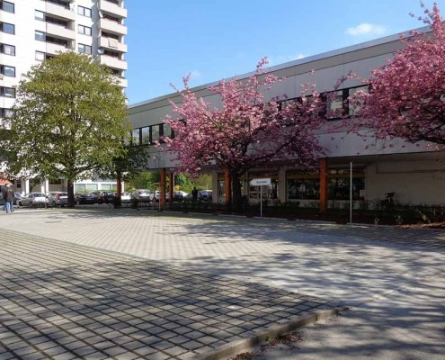 Neu gebauter Parplatz vor dem EDEKA in Lichtenrade