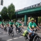 Sternfahrt 2025 - Fahrende Gruppe in T-Shirts der Imagekampagne auf dem Weg zum Ziel